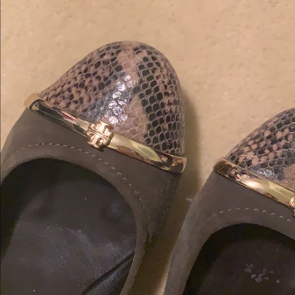 Hunter green flats - Picture 3 of 3